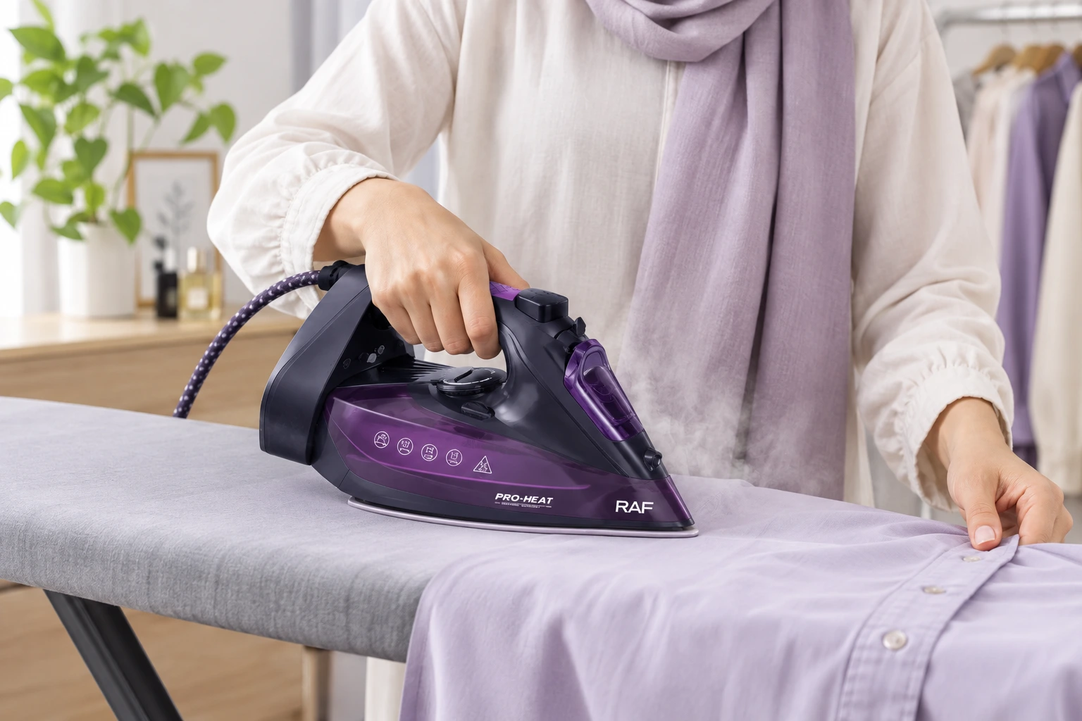 اتو بخار دستی برای اتوکشی دقیق و ایجاد خط اتو